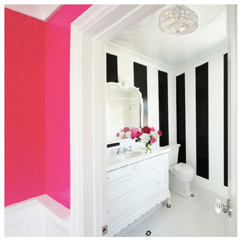 39. A parede cor fúcsia combina com preto e branco – Por: Home Interior Style