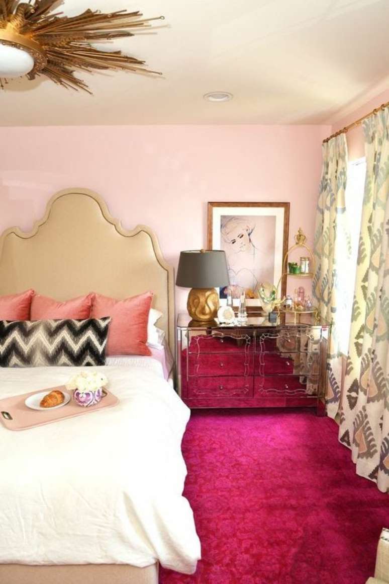 11. O quarto fica lindo com o tapete fúcsia – Por: Pinterest