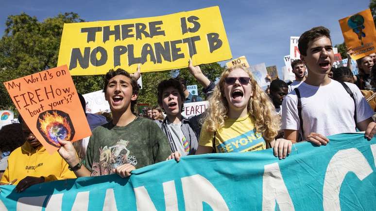 Jovens em Washington protestam por ações contra mudanças climáticas