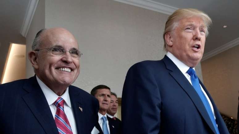 Giuliani com Trump em foto de setembro de 2016; ele está no centro da polêmica envolvendo governo ucraniano