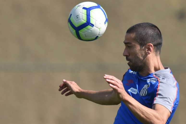 Evandro treinou com bola no treino do Santos nesta terça-feira, no CT Rei Pelé (Foto: Ivan Storti/Santos)