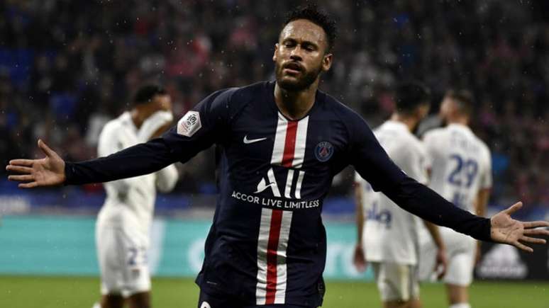 Neymar marcou os gols da vitórias nas partidas contra Strasbourg e Lyon (JEFF PACHOUD/AFP)