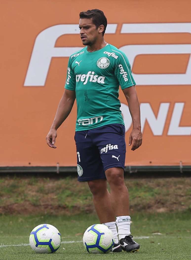 Após passar segunda-feira em trabalhos individuais, Jean foi ao gramado nesta terça (Agência Palmeiras/Divulgação)