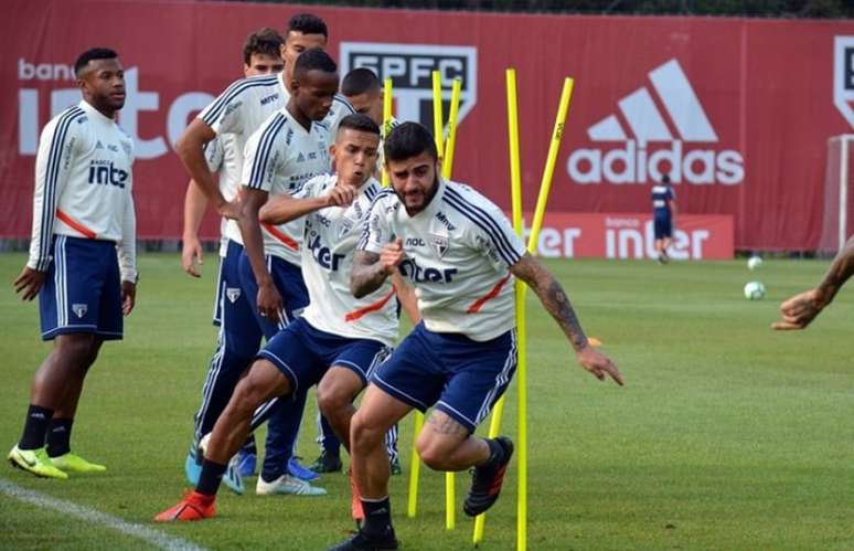 Nesta terça-feira, jogadores fizeram o último treino antes de enfrentar o Goiás (Foto: Érico Leonan/saopaulofc.net)