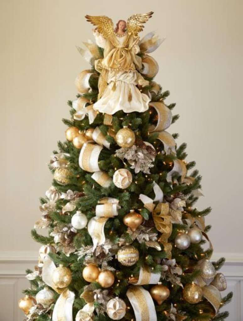 2. Cada detalhe da decoração da árvore de natal pode ser decidido em conjunto com a sua família. Foto de Art Stage