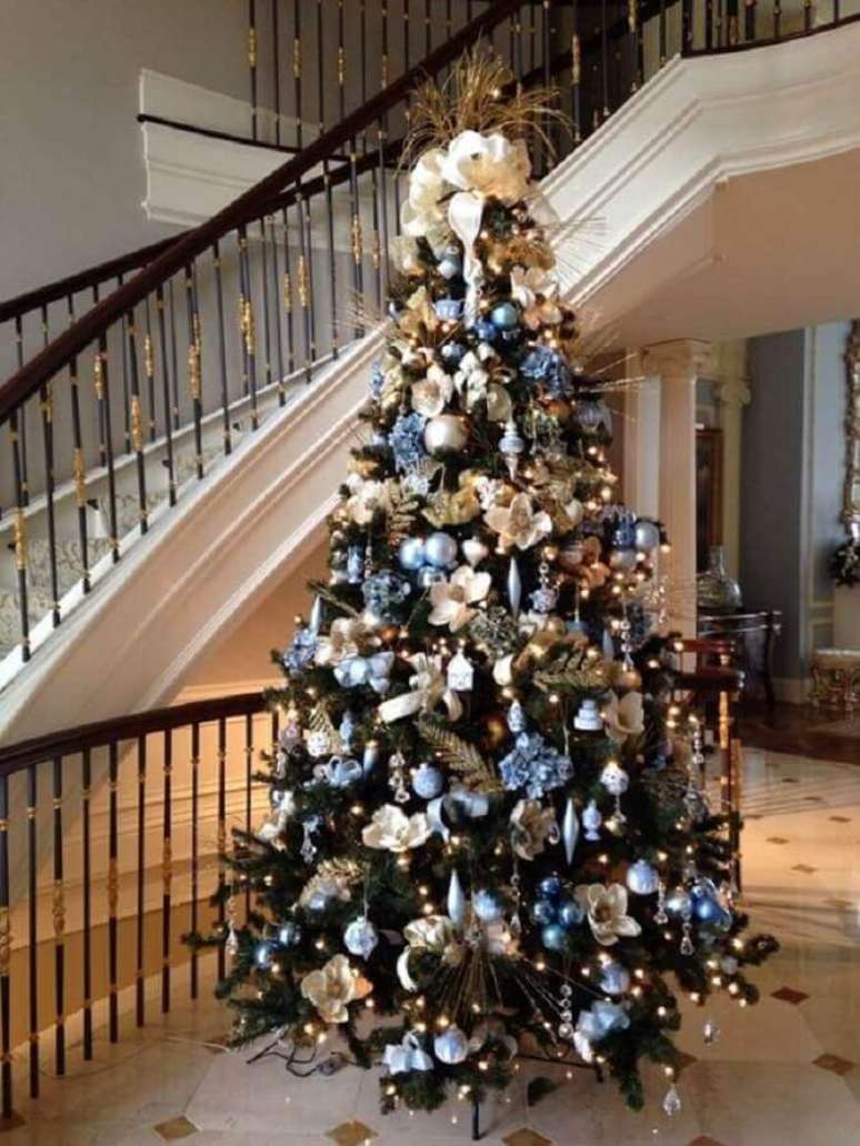 Arvore de Natal decorada luxo 2,10m + kit de 80 enfeites prata E azul