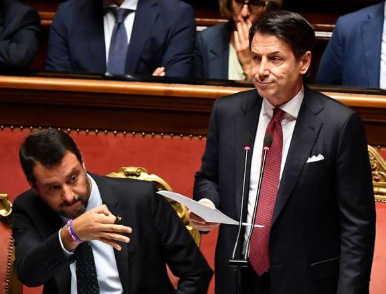 Giuseppe Conte e Matteo Salvini durante sessão no Senado, em 20 de agosto