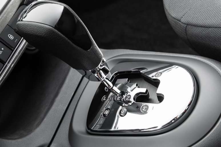A transmiss&atilde;o autom&aacute;tica Aisin de seis velocidades privilegia o conforto.