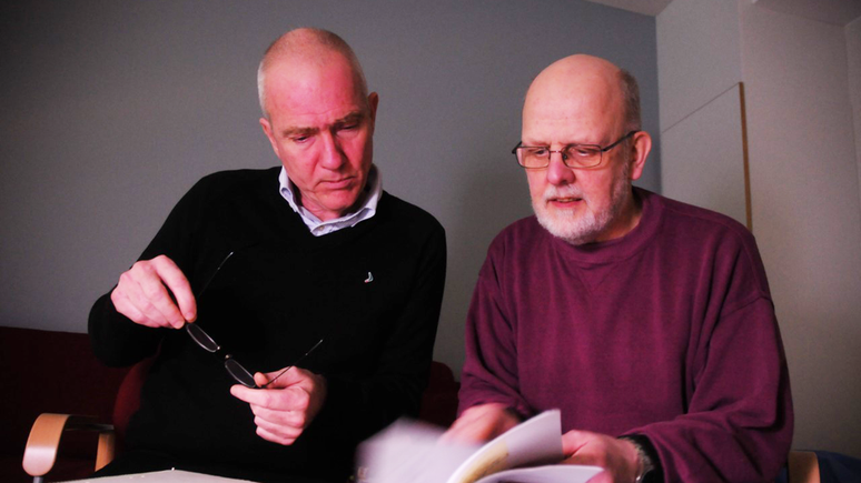 A verdade foi descoberta pelo jornalista sueco Hannes R&aring;stam, &agrave; esquerda de Thomas Quick na foto, com a ajuda de sua assistente Jenny K&uuml;ttim