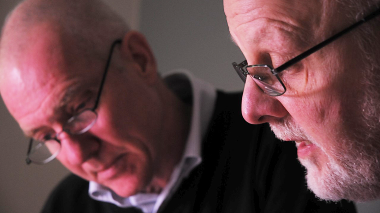 Quick, &agrave; direita na foto, agora vive em um lugar secreto fora da Su&eacute;cia e n&atilde;o quer falar com ningu&eacute;m