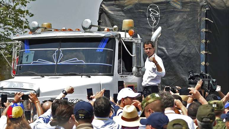 Juan Guaid&oacute; liderou uma 'caravana humanit&aacute;ria' na Col&ocirc;mbia em dire&ccedil;&atilde;o &agrave; Venezuela