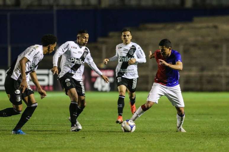 Ponte Preta empatou contra o Paraná em 1 a 1 com gol de Roger nos acréscimos em resultado que não agradou nenhum dos dois times