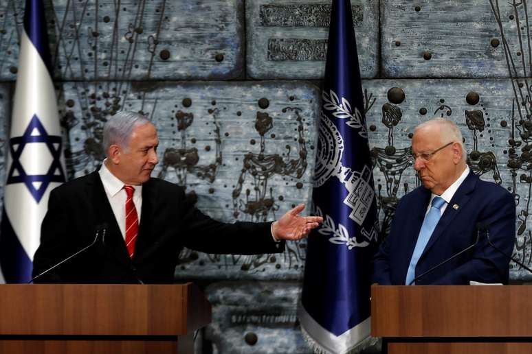 Presidente israelense, Reuven Rivlin, e premiê Netanyahu participam de cerimônia na residência presidencial, em Jerusalém 25/9/2019 REUTERS/Ronen Zvulun