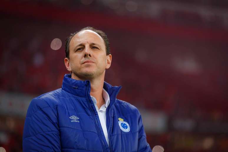 Rogério Ceni vive momento turbulento no Cruzeiro