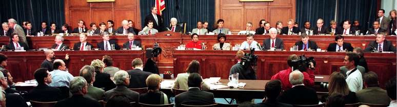 A última vez em que a Câmara dos Representantes votou um impeachment foi em 1998, contra o então presidente democrata Bill Clinton