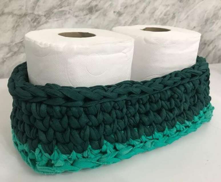 75. Como fazer porta papel higiênico de crochê em tons de verde – Por: Revista Artesanato