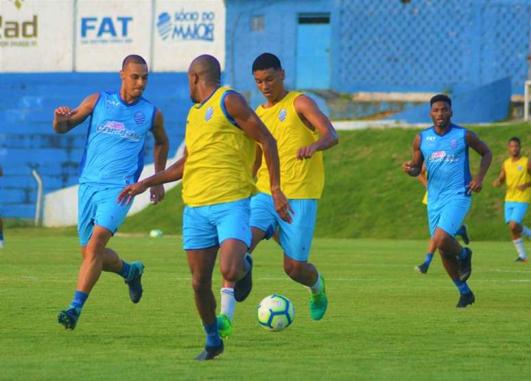 CSA deixou a zona de rebaixamento após vencer o Ceará na última rodada (Foto: Divulgação/CSA)