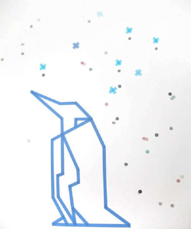 10. Decora&ccedil;&atilde;o com fita isolante azul formando um pinguim &ndash; Foto: Design Rulz