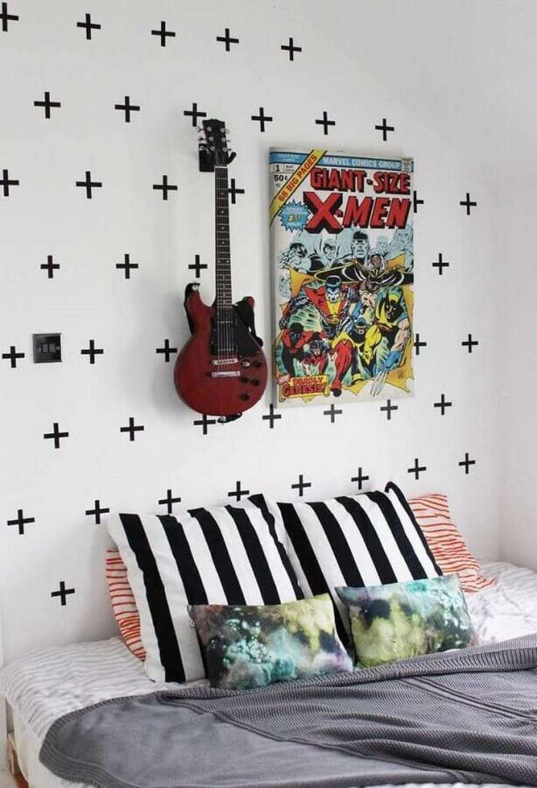 32. Decoração de parede com fita isolante preta para quarto de jovem – Foto: Pinterest