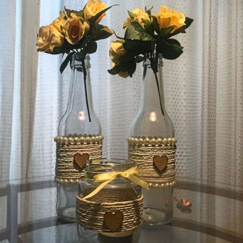 37. &Eacute; muito simples fazer garrafas decoradas. Foto: Elo7