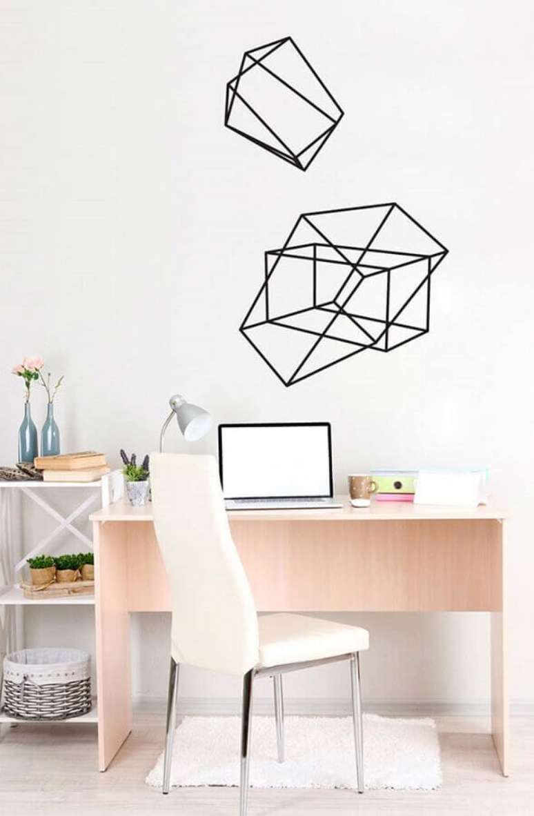 46. Home office simples com decora&ccedil;&atilde;o com fita isolante preta &ndash; Foto: Pinterest