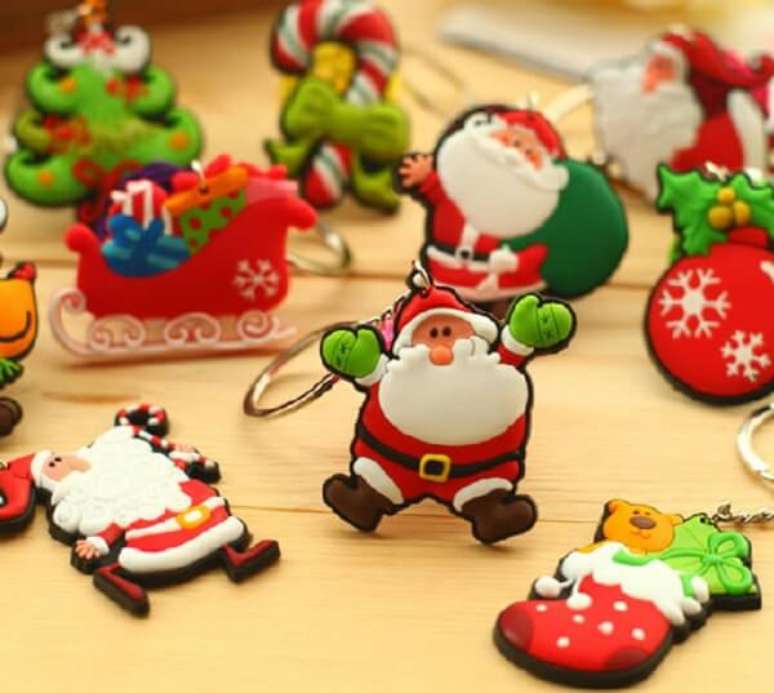 57- O chaveiro em biscuit &eacute; uma &oacute;tima lembrancinha de natal. Fonte: Como fazer em casa