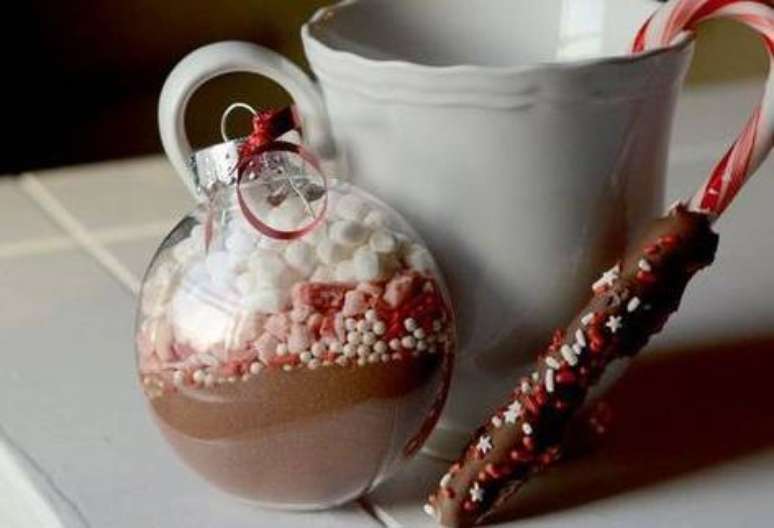26- Dê um toque especial aos doces e os ofereça como lembrancinha de natal.