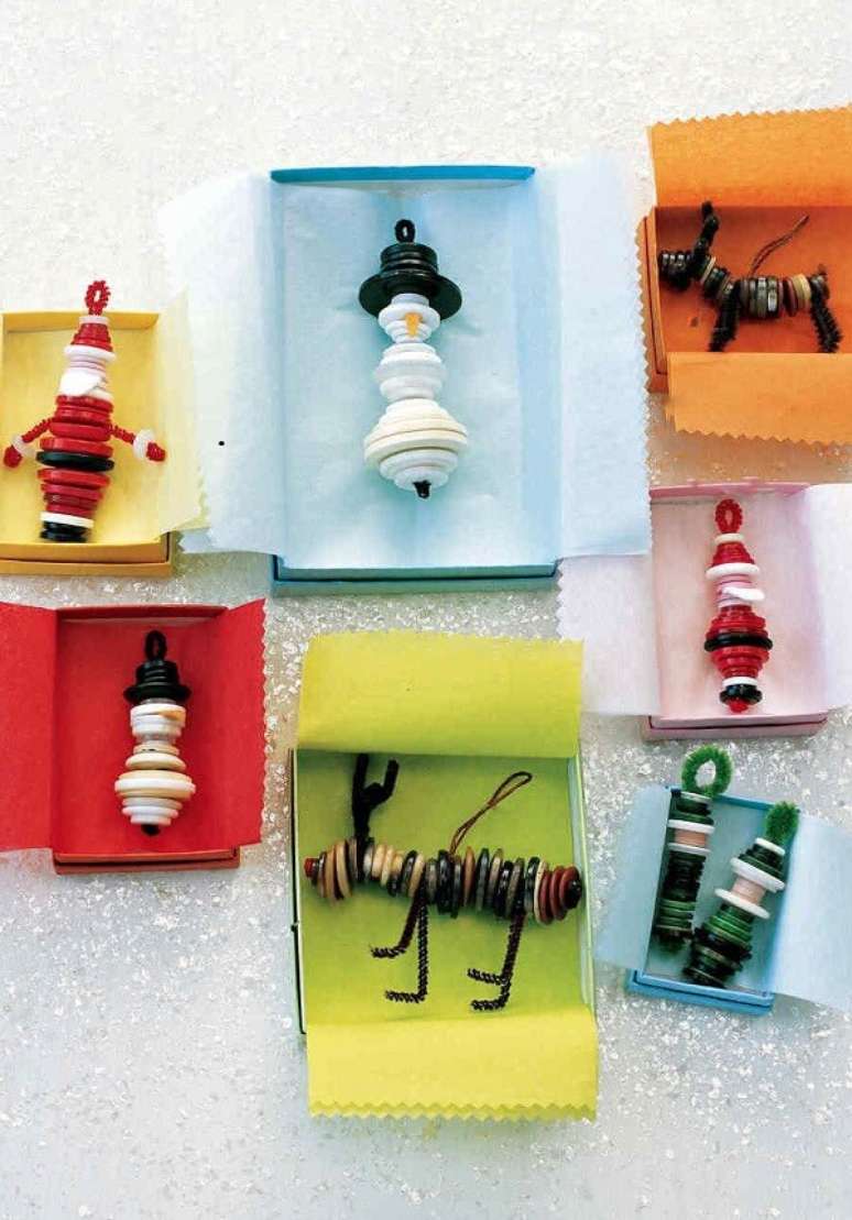 62-Enfeites para &aacute;rvore de natal tamb&eacute;m podem ser usados como lembrancinha de natal. Fonte: Pinterest