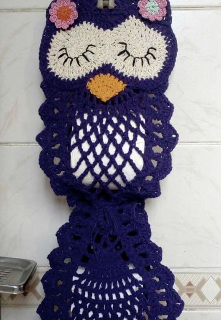 12. Porta papel higi&ecirc;nico de croch&ecirc; coruja com as cores do banheiro &ndash; Por: Pinterest