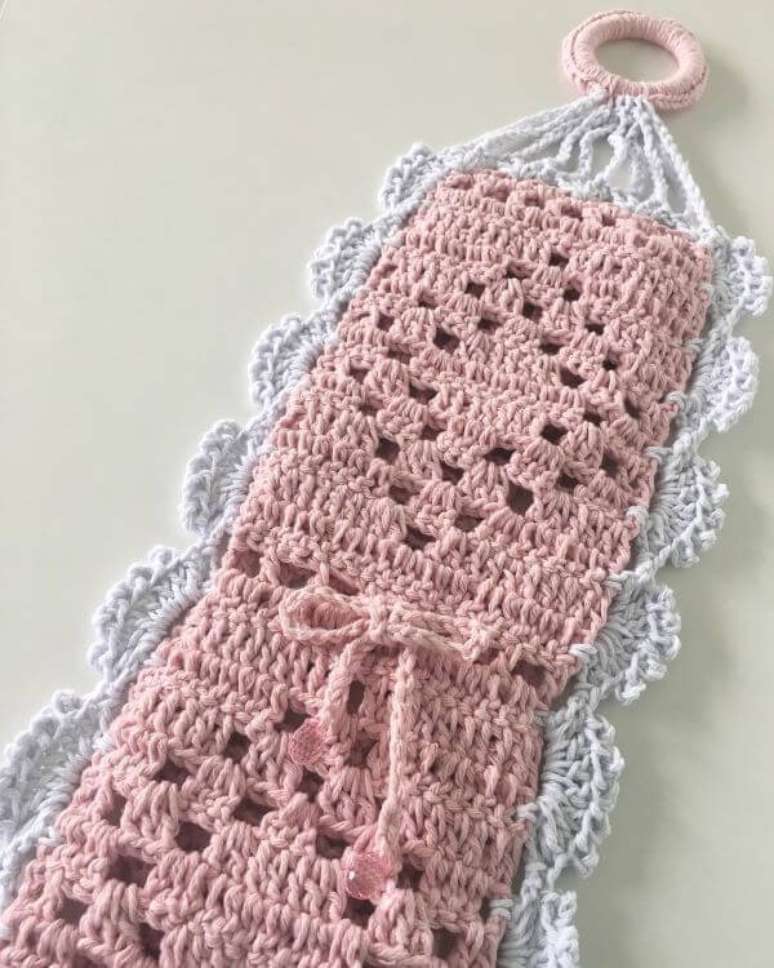 62. Siga o passo a passo para aprender como fazer porta papel higiênico de crochê rosa e branco – Por: Tua casa