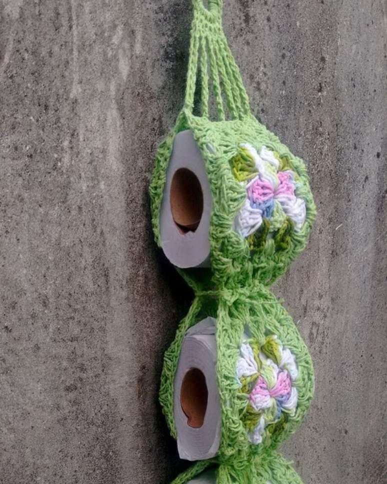 64. O porta papel higi&ecirc;nico de croch&ecirc; &eacute; lindo para decorar sua casa &ndash; Por: Pinterest