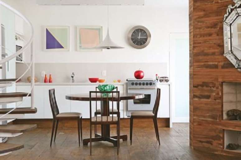 53. Relógio de parede com design simples para a cozinha. Fonte: Pinterest