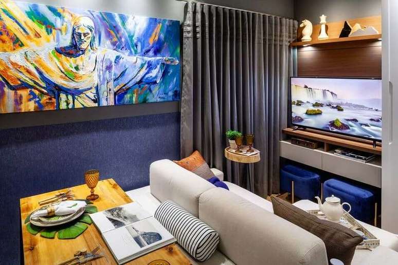 29. Este sof&aacute; para apartamento &eacute; multifuncional. Projeto de Avner Posner