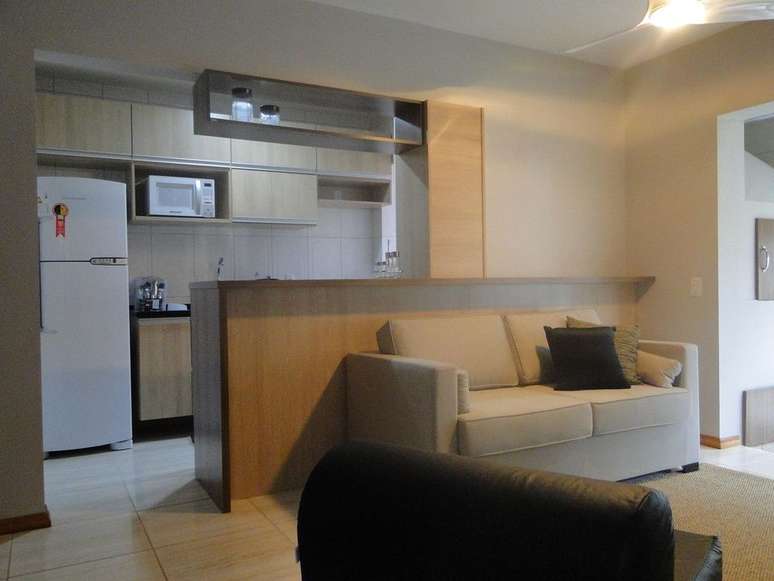 37. O sof&aacute; para apartamento deve estar em um local estrat&eacute;gico. Projeto MA Arquitetura