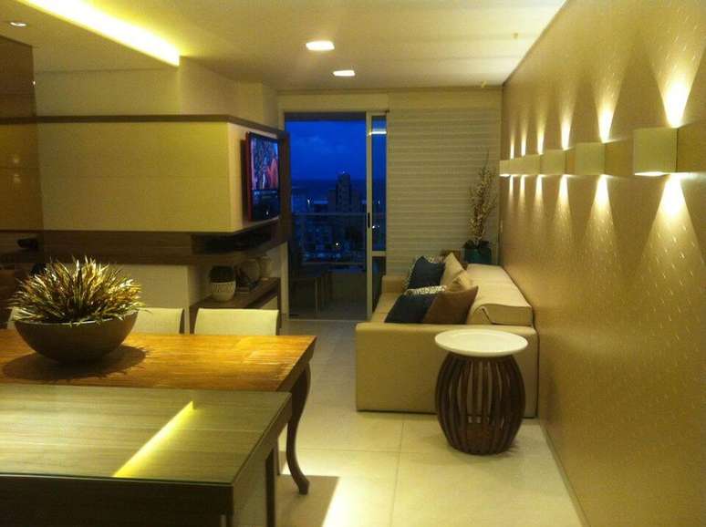 38. O sof&aacute; para apartamento deve unir o conforto &agrave; otimiza&ccedil;&atilde;o de espa&ccedil;o. Projeto de Larissa Vinagre