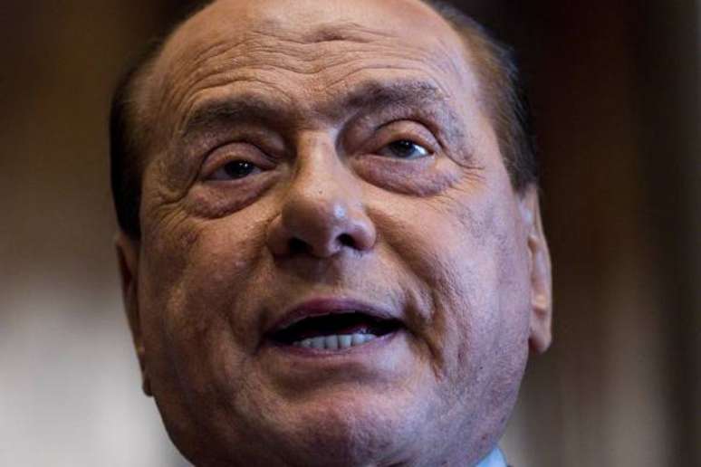 Berlusconi é investigado por atentado contra jornalista