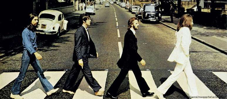 O fotógrafo Iain MacMillan fez a foto clássica dos Beatles caminhando sobre a faixa de pedestres