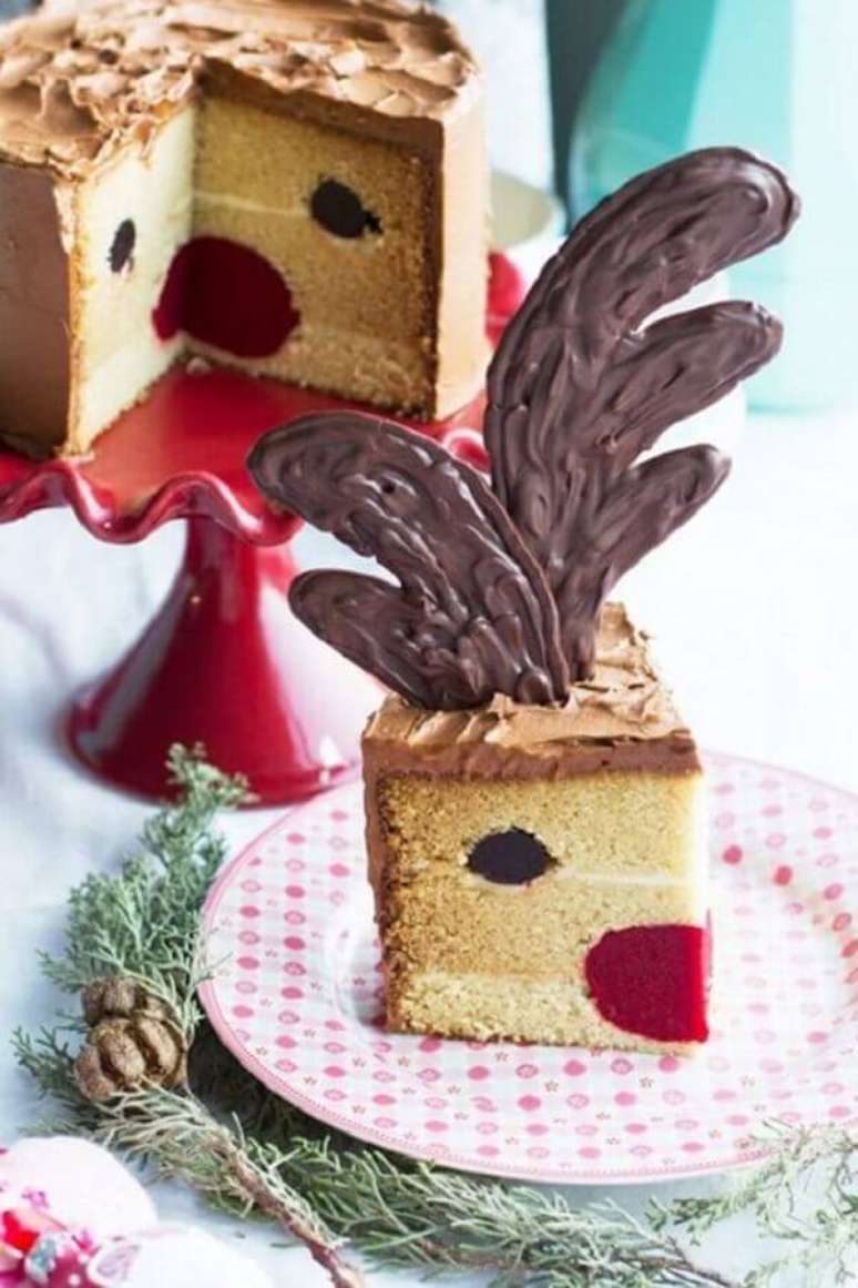 24. O bolo de Natal decorado por dentro também pode ser bem divertido para as crianças – Foto: Pinterest