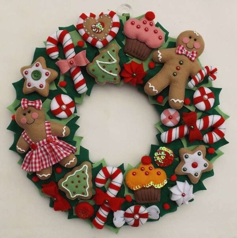 32. Guirlanda para Natal feita com detalhes em feltro. Fonte: Pinterest