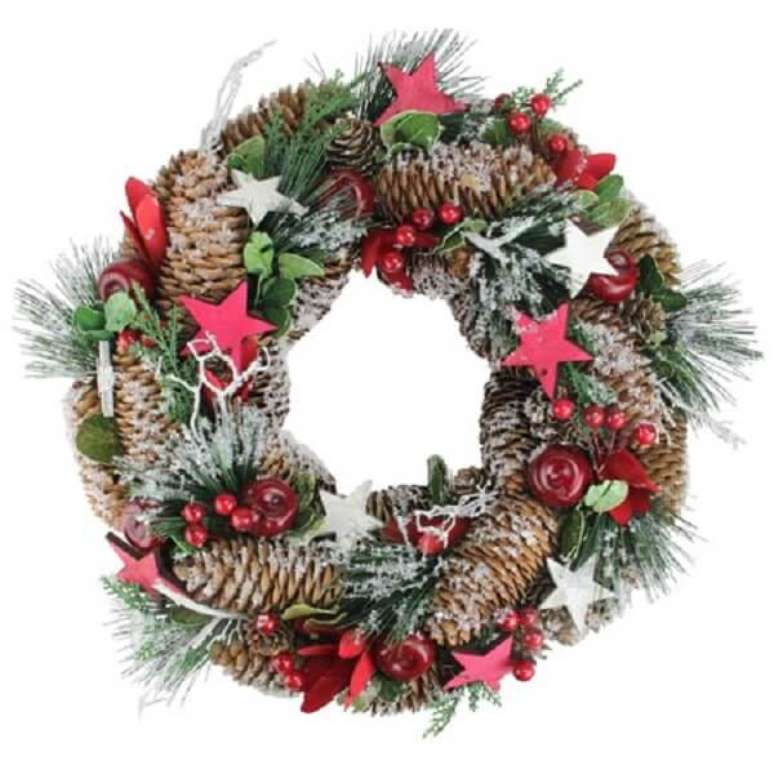 7. Guirlanda de Natal feita com pinhas e flores artificiais. Fonte: Pinterest