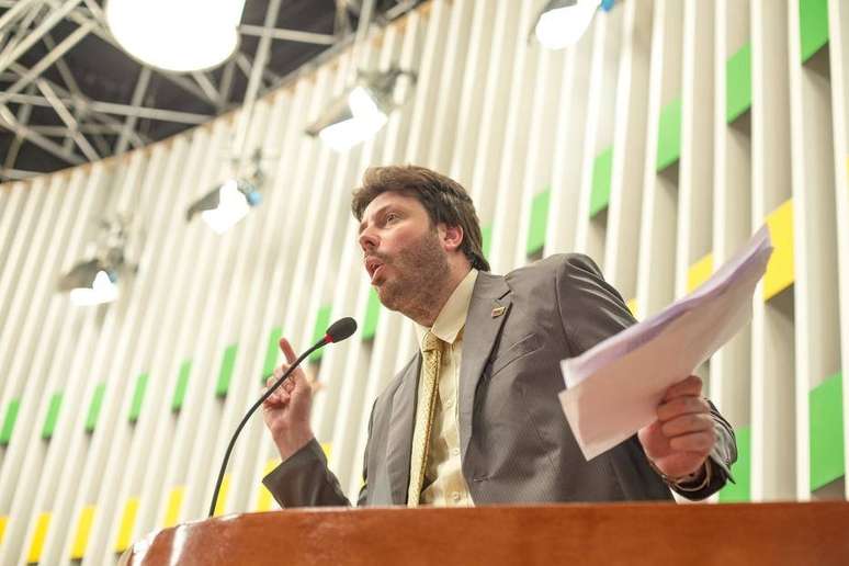 Danilo Gentili em cena da série 'Politicamente Incorreto'.  