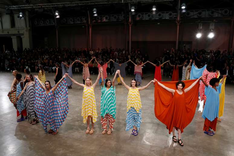 Desfile da Miyake Spring na Paris Fashion Week
REUTERS/Gonzalo Fuentes