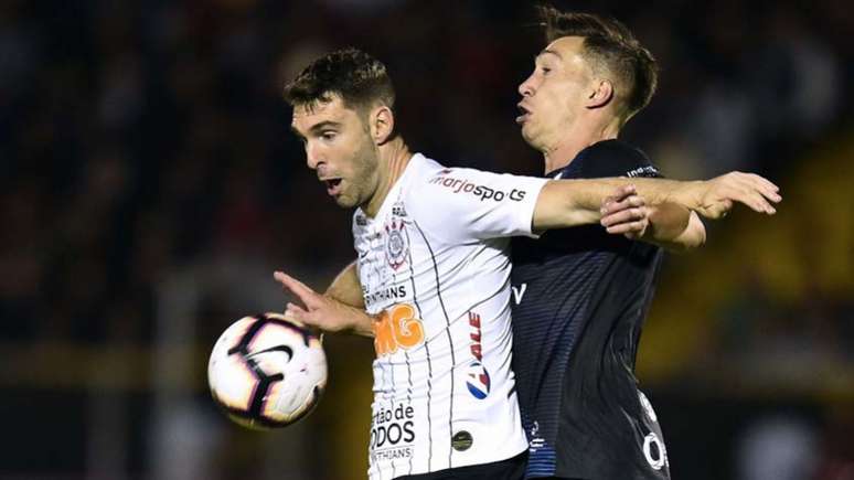 O argentino Mauro Boselli marcou o primeiro do Corinthians contra o Independiente Del Valle (AFP)