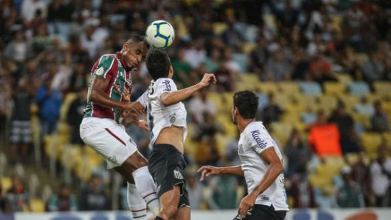 Jogo foi marcado pelo equilíbrio, porém o Santos teve mais chances de vencer (Foto: Lucas Merçon/Fluminense)