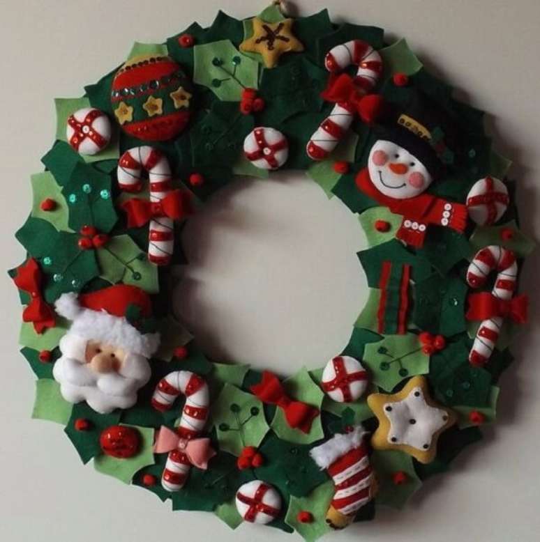15. Guirlanda de Natal feita com detalhes em feltro. Fonte: Pinterest