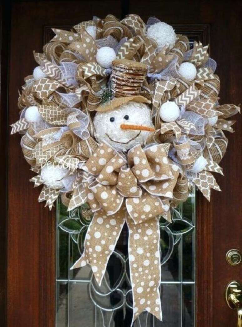 29. Guirlanda para Natal com tecido de juta e boneco de neve. Fonte: Pinterest