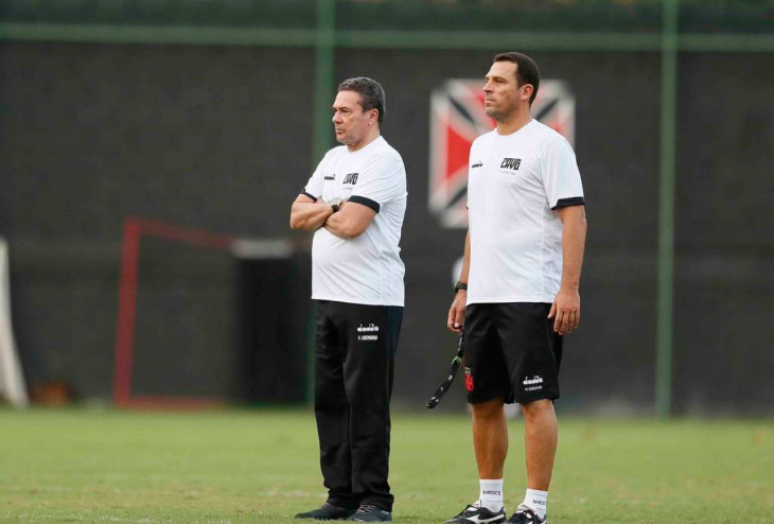 Luxemburgo esboçou o time que vai enfrentar o Corinthians (Foto: Rafael Ribeiro/Vasco)