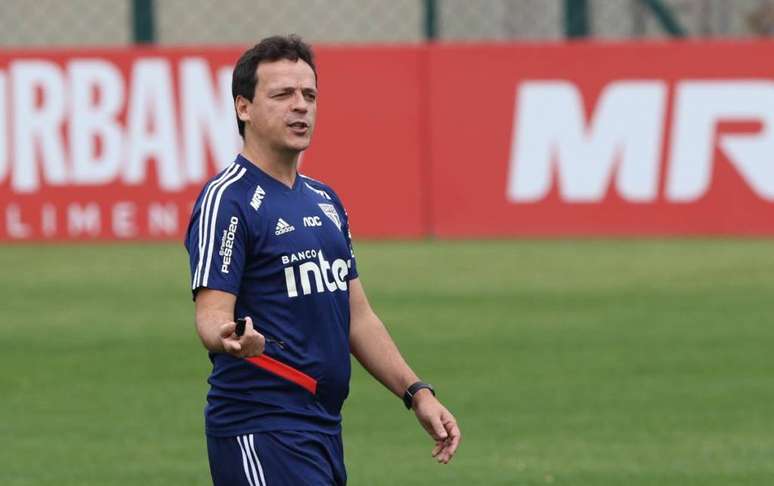 Treinador foi apresentado nessa sexta-feira (Foto: Rubens Chiri/SPFC)