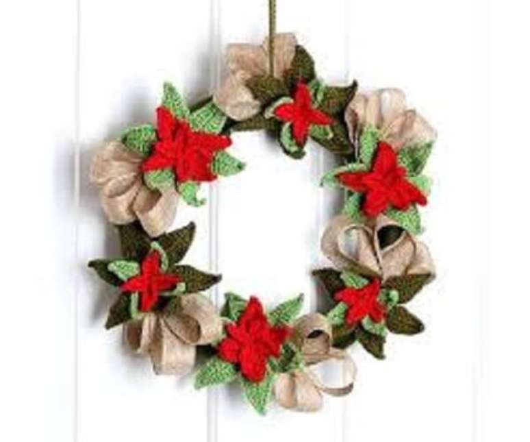 53. Guirlanda de Natal feita com flores de crochê. Fonte: Pinterest