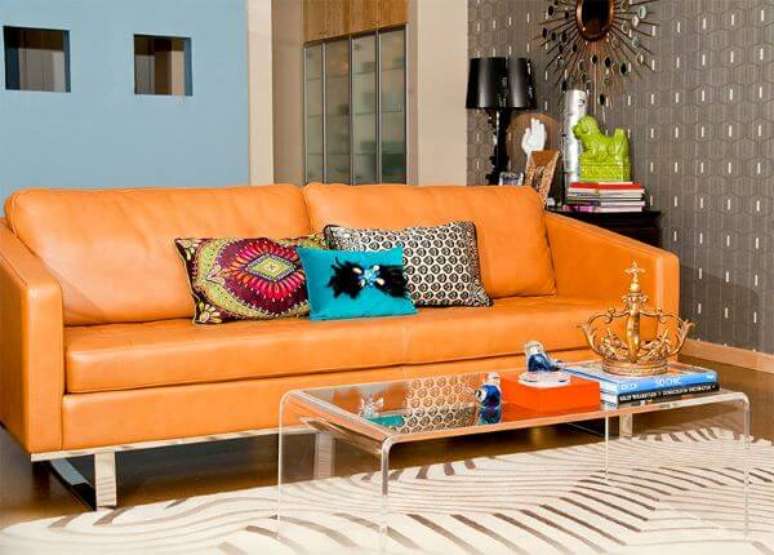 32. Sof&aacute; colorido laranja em sala moderna &ndash; Por: Formacco